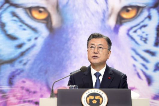 문재인 대통령이 3일 오전 청와대에서 화상으로 열린 '2022년 신년 인사회'에서 인사말을 하고 있다.