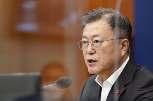 (서울=뉴스1) 이광호 기자 = 문재인 대통령이 4일 청와대 여민관에서 열린 영상국무회의에서 발언하고 있다. 2022.1.4/뉴스1 /사진=뉴스1화상