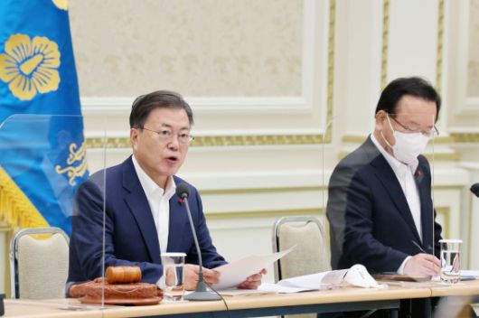 [서울=뉴시스] 김진아 기자 = 문재인 대통령이 13일 오전 청와대 영빈관에서 열린 제1회 중앙지방협력회의에서 발언하고 있다. 2022.01.13. bluesoda@newsis.com <저작권자ⓒ 공감언론 뉴시스통신사. 무단전재-재배포 금지.> /사진=뉴시스화상