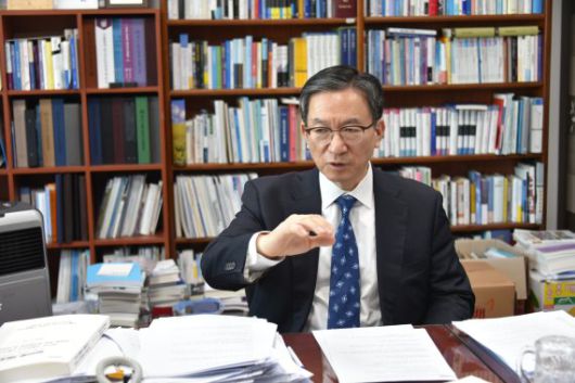 '이재명계 좌장' 정성호 더불어민주당 선거대책위원회 총괄특보단장(4선·경기 양주)이 10일 국회 의원회관에서 파이낸셜뉴스와 인터뷰를 갖고 "지금까지 지켜본 이재명 후보는 약속을 지키는 사람"이라고 강조했다.