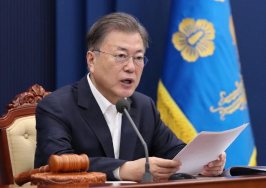 [서울=뉴시스] 김진아 기자 = 문재인 대통령이 8일 청와대 여민관에서 열린 영상 국무회의에서 발언하고 있다. 2022.03.08. bluesoda@newsis.com /사진=뉴시스