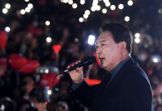 윤석열 국민의힘 대선후보가 제20대 대통령 선거를 지난 8일 오후 중구 서울광장에서 유세를 갖고 지지를 호소하고 있다. 2022.3.8 /사진=뉴스1