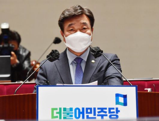 [서울=뉴시스] 전신 기자 = 윤호중 더불어민주당 비상대책위원장이 11일 서울 여의도 국회에서 열린 의원총회에서 발언하고 있다. (공동취재사진) 2022.03.11. photo@newsis.com /사진=뉴시스