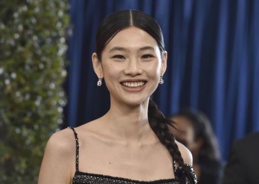 미국배우조합상 시상식에서 댕기머리를 한 정호연. 한국의 전통적인 요소를 룩에 가미했다. 사진=뉴시스