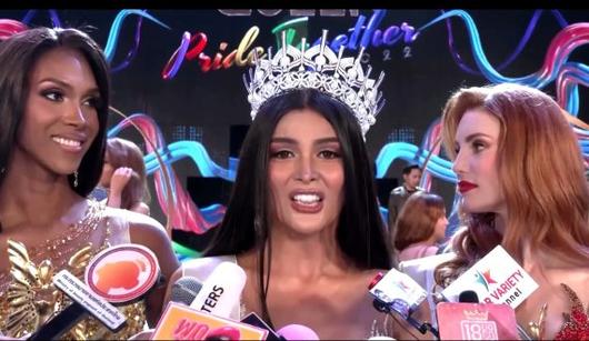 '2022 미스 인터내셔널 퀸 트랜스젠더' 대회에서 우승한 필리핀 출신의 푸치아 앤 라베나(가운데)와 2위를 차지한 콜롬비아의 자스민 히메네스(왼쪽), 3위를 차지한 프랑스의 이엘라 샤넬. /사진=뉴스1