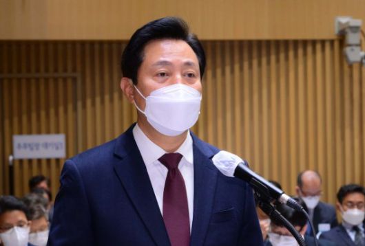 오세훈 서울시장이 12일 서울 중구 서울시청 대회의실에서 열린 국회 행정안전위원회 서울시에 대한 국정감사에서 인사말을 하고 있다. 뉴시스