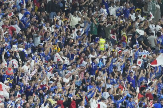 역전이다. 환호하는 일본 관중들 (뉴시스)