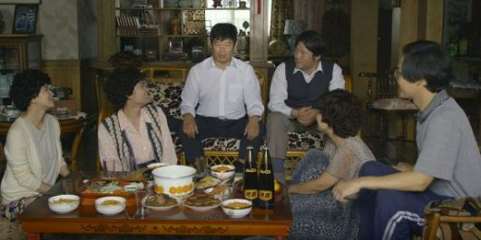 왼쪽부터 <응답하라 1988>의 덕선 엄마(이일화 분), 선우 엄마(김선영 분), 덕선 아빠(성동일 분), 택이 아빠(최무성 분), 정환 엄마(라미란 분), 정환 아빠(김성균 분). (사진=tvN 드라마 <응답하라 1988> 캡처) © 뉴스1 /사진=뉴스1