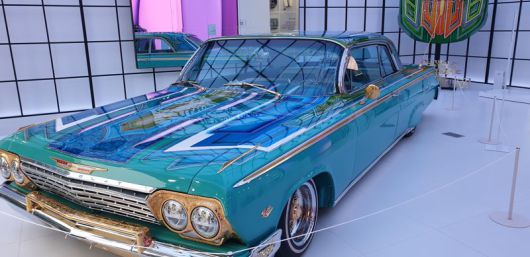 한국GM의 통합 브랜드 전시관인 더 하우스 오브 지엠에 전시된 62년형 쉐보레 임팔라. 조은효 기자