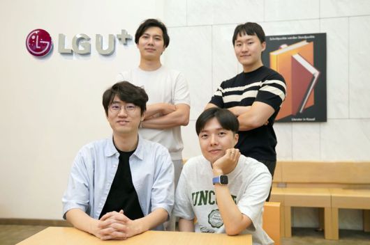 전영환 추천기술팀 팀장, 이상현 추천기술팀 선임, 이민섭 추천기술팀 선임, 신왕수 Discovery상품팀 PM(왼쪽 상단부터 시계방향으로). LG유플러스 제공