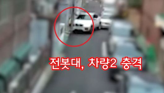 지난 8월20일 경기 안양에서 한 40대 남성이 음주운전을 한 채 전봇대를 들이받고 있다./사진=유튜브 '경찰청' 캡처