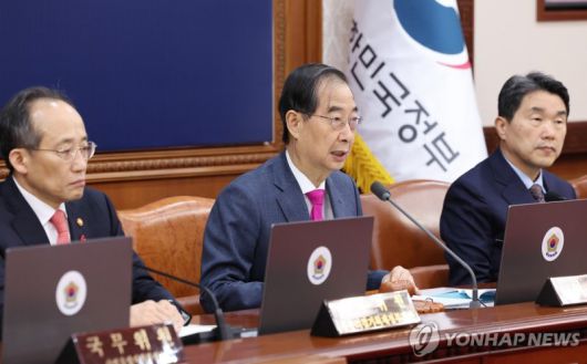 한덕수 총리, 국무회의 발언 (서울=연합뉴스) 황광모 기자 = 한덕수 국무총리가 1일 오전 노란봉투법'과 방송3법에 대한 재의요구안 등을 처리하기 위해 서울 종로구 정부서울청사에서 열린 임시국무회의에 참석해 발언하고 있다. 2023.12.1 hkmpooh@yna.co.kr (끝) /사진=연합뉴스