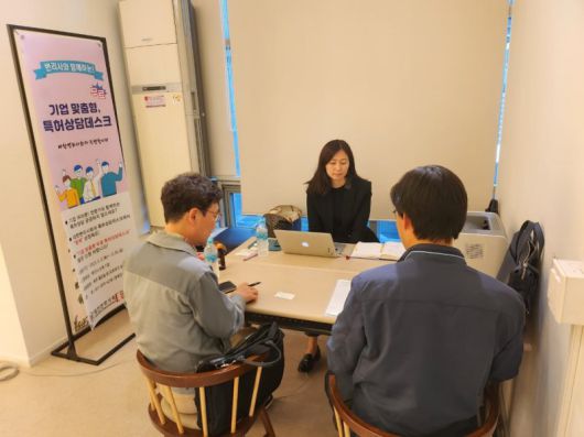 특허상담데스크 상담 모습 대한변리사회 제공