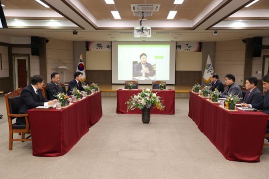 6일 속초시청에서 가평군과 속초시가 접경지역 지정을 위해 공동건의문을 채택했다. /가평군 제공