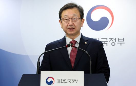 정승윤 국민권익위원회 부위원장 겸 사무처장이 6일 오전 서울 종로구 세종대로 정부서울청사에서 2023년 공직유관단체 채용실태 전수조사 및 사규컨설팅 결과 발표를 하고 있다.뉴스1