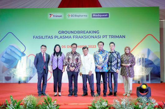 박수덕 주인도네시아 대한민국 대사관 공사, 제약사 메드퀘스트 CEO 나닉 구나완, 부디 구나디 사디킨 보건부 장관, 무하매드 유숩 칼라 적십자 총재, 제약사 트리만 제임스 세티아 다르마, 허은철 대표, 웨스트 자바 산업단지 대표, 노넨 코마라 엥시(왼쪽부터). GC녹십자 제공