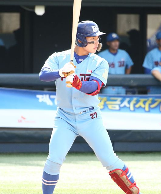 부산고 3학년 이원준은 파워가 돋보이는 우타자다. 좌투우타라는 특이점도 있다 (사진 = 전상일 기자)