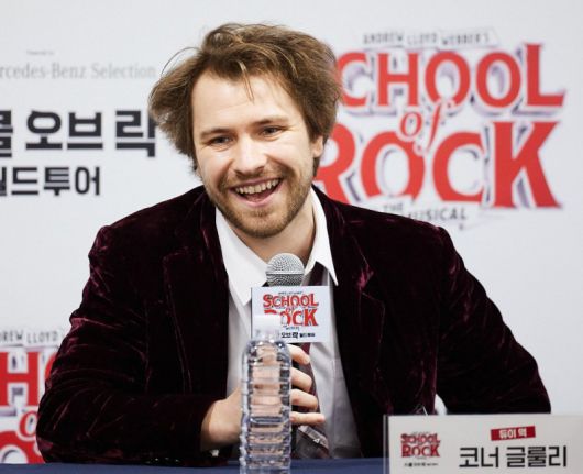 뮤지컬 '스쿨 오브 락' 주연 코너 글룰리 (서울=연합뉴스) 뮤지컬 '스쿨 오브 락' 주연 배우 코너 글룰리가 11일 예술의전당 무궁화홀에서 열린 기자간담회에서 답변하고 있다. 2024.1.11 [에스앤코 제공. 재판매 및 DB 금지] photo@yna.co.kr (끝)