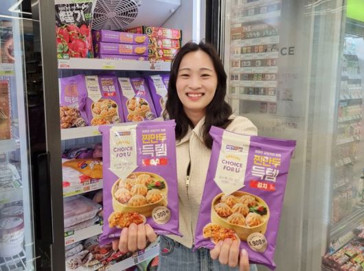 편의점 CU의 대표 초저가 자체브랜드(PB) 득템 시리즈가 누적 판매 3000만개를 돌파했다. BGF리테일 제공