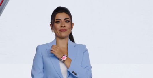 지난 8일(현지시간) 두바이에서 열린 화웨이 신제품 사전 공개 행사에서 발표자가 화웨이 워치핏3를 소개하고 있다. 화웨이모바일 SNS 캡처