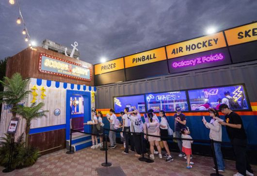 에버랜드 블러드시티에 마련된 '기묘한 이야기' 테마 체험존                                     넷플릭스 드라마 '기묘한 이야기'에 등장하는 메인 빌런인 마인드 플레이어 대형 조형물 / 에버랜드 제공