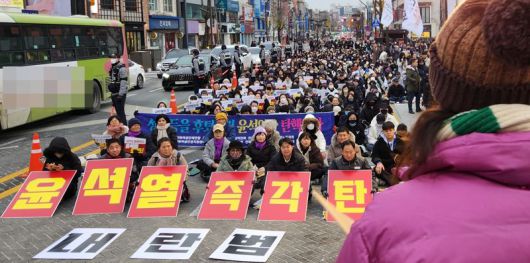 7일 전북 전주시 객사 앞 충경로에서 '윤석열 탄핵' 집회가 열렸다. 사진=강인 기자