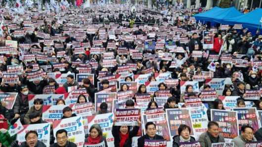 [광주=뉴시스] 박기웅 기자 = 15일 오후 광주 동구 금남로에서 보수성향 기독교 단체 '세이브코리아'가 윤석열 대통령 탄핵 반대를 촉구하는 기도회를 열고 있다. 2025.02.25. pboxer@newsis.com /사진=뉴시스