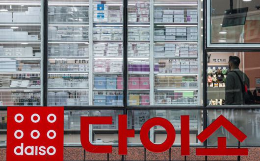 다이소는 지난달 24일부터 건강기능식품 등을 판매하며 취급 품목을 확대한다고 밝혔다. /사진=뉴시스