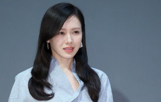 [서울=뉴시스] 김혜진 기자 = 배우 손예진이 25일 오후 서울 용산구 리움미술관에서 열린 보테가 베네타 후원 리움 미술관 피에르 위그 개인전 프리뷰 포토행사에서 포즈를 취하고 있다. 2025.02.25. jini@newsis.com /사진=뉴시스