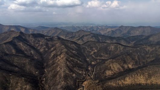 29일 경북 의성군 일대 산이 산불에 심하게 훼손되어있다. 뉴시스