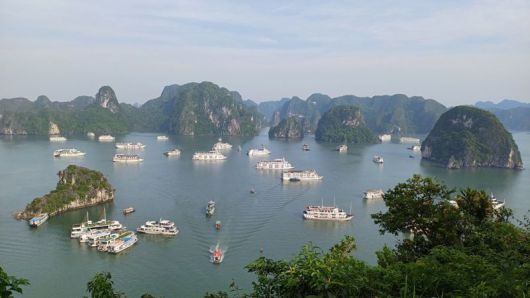 티톱 섬 정상에서 바라 본 하롱 베이의 모습. 사진=이환주 기자