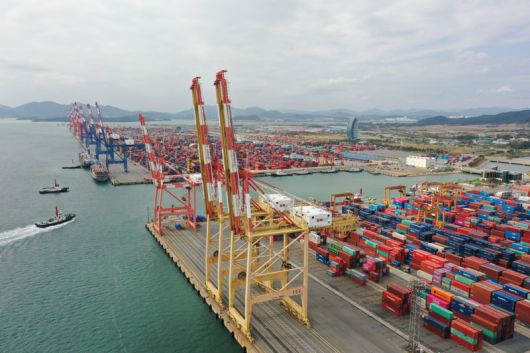 HD현대삼호가 제작한 광양항 항만 크레인 전경. HD현대 제공