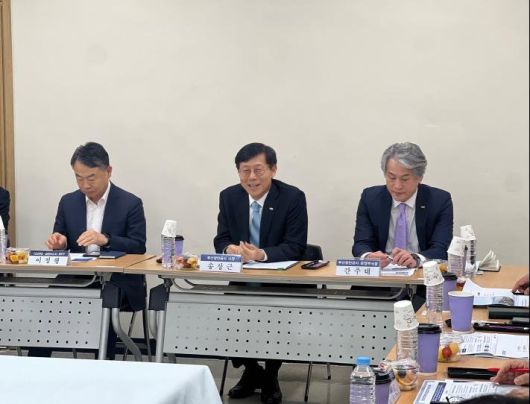 부산항 경쟁력 강화협의회에서 송상근 부산항만공사 사장(가운데)이 발언을 하고 있다. 부산항만공사 제공