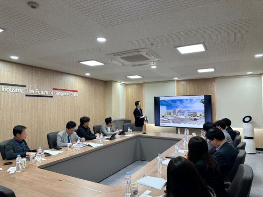 강원자치도가 추진하는 반도체 소모품 실증센터 설계 착수 보고회가 16일 원주 상지대 한국반도체교육원에서 열렸다. 강원자치도 제공