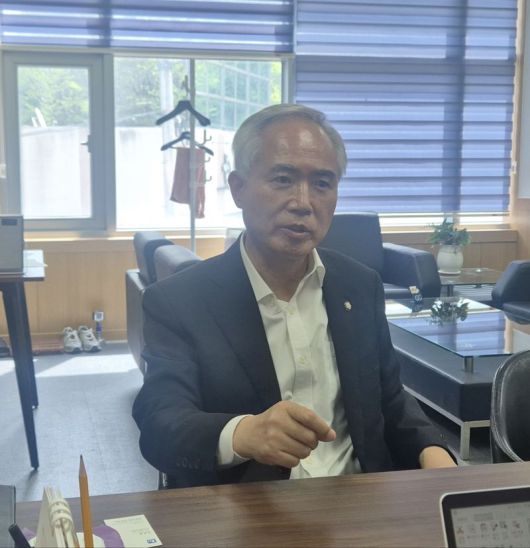 더불어민주당 광주시당위원장인 양부남 의원이 19일 파이낸셜뉴스와 인터뷰하고 있다.