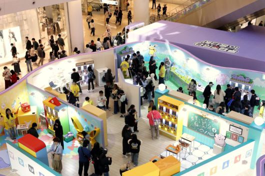 롯데백화점 잠실 롯데월드몰 1층 '메타몽의 타임캡슐' 팝업스토어 전경. 롯데백화점 제공