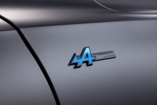르노 그랑 콜레오스에 '에스프리 알핀' 배지가 적용된 모습. 르노코리아 제공