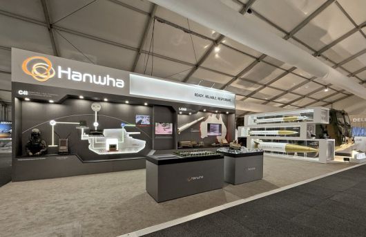 호주 질롱 아발론 공항에서 열린 '아발론 에어쇼 2025'에 참여한 한화시스템·에어로스페이스 전시관. 한화시스템 제공