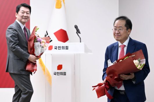 홍준표 후보가 29일 서울 여의도 국민의힘 당사에서 열린 제21대 대통령 후보자 국민의힘 3차 경선 진출자 발표 행사에서 탈락 발표가 난 후 퇴장하고 있다. 국회사진취재단