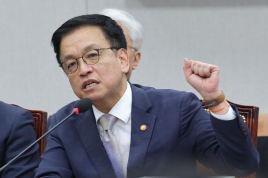 최상목 경제부총리 겸 기획재정부 장관이 지난달 16일 서울 여의도 국회에서 열린 법제사법위원회 전체회의 최상목탄핵 청문회에서 의원질의에 답하고 있다. 사진=뉴시스