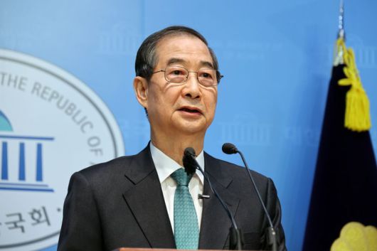 한덕수 전 국무총리가 2일 서울 여의도 국회 소통관에서 대통령 선거 출마를 선언하고 있다. 사진=서동일 기자