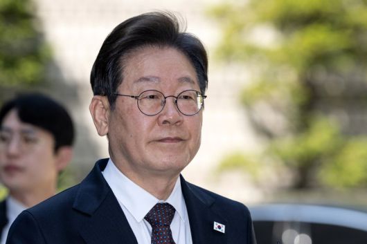 이재명 더불어민주당 대선 후보가 29일 오전 서울 서초구 서울중앙지방법원에서 열린 '대장동 배임 및 성남FC 뇌물' 1심 속행 공판에 출석하고 있다. 2025.4.29/뉴스1 ⓒ News1 이승배 기자 /사진=뉴스1