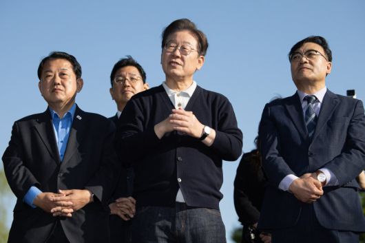 '골목골목 경청투어 : 단양팔경편'에 나선 이재명 더불어민주당 대통령 후보가 4일 오후 충북 제춘구 의림지에서 연설을 하고 있다. 2025.5.4/뉴스1 ⓒ News1 이재명 기자 /사진=뉴스1