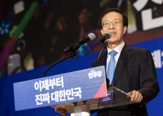 이석연 더불어민주당 공동선대위원장이 지난달 30일 오후 서울 여의도 국회의원회관에서 열린 제21대 대통령선거 중앙선거대책위원회 출범식에서 발언을 하고 있다. 사진=뉴스1