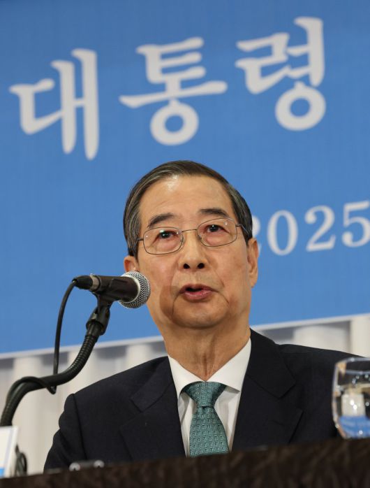 한덕수 무소속 대통령선거 예비후보가 6일 서울 중구 코리아나호텔에서 열린 관훈토론회에서 질의에 답변하고 있다. /사진=뉴스1화상