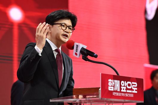 한동훈 국민의힘 대선 경선 후보가 3일 경기 일산 킨텍스에서 열린 제5차 전당대회에서 최종 후보로 확정된 뒤 승복 연설을 하고 있다. 뉴스1