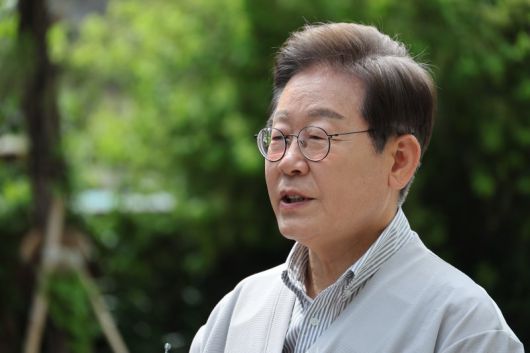 이재명 더불어민주당 대통령 후보가 2차 골목골목 경청투어 마지막 날인 7일 오후 전북 전주시를 방문한 모습. 사진=뉴스1