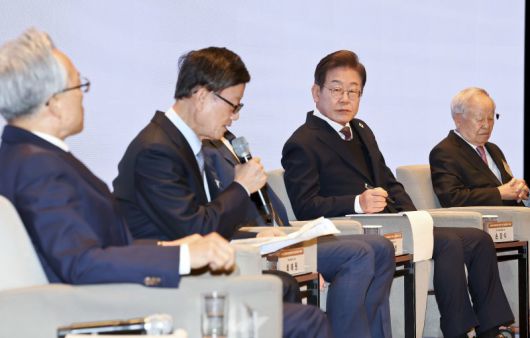 더불어민주당 이재명 대선 후보가 8일 서울 중구 대한상공회의소에서 열린 대선 후보 초청 경제5단체장 간담회에 참석해 있다. 사진=뉴스1