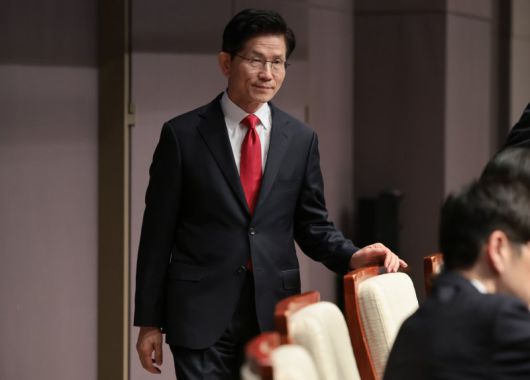 국민의힘 김문수 대선 후보가 8일 서울 중구 한국프레스센터에서 열린 관훈클럽 토론회에 참석하고 있다. 연합뉴스