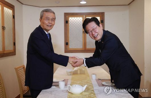 지난해 9월 이재명 후보와 김종인 전 국민의힘 비상대책위원장이 만난 모습. 사진=연합뉴스